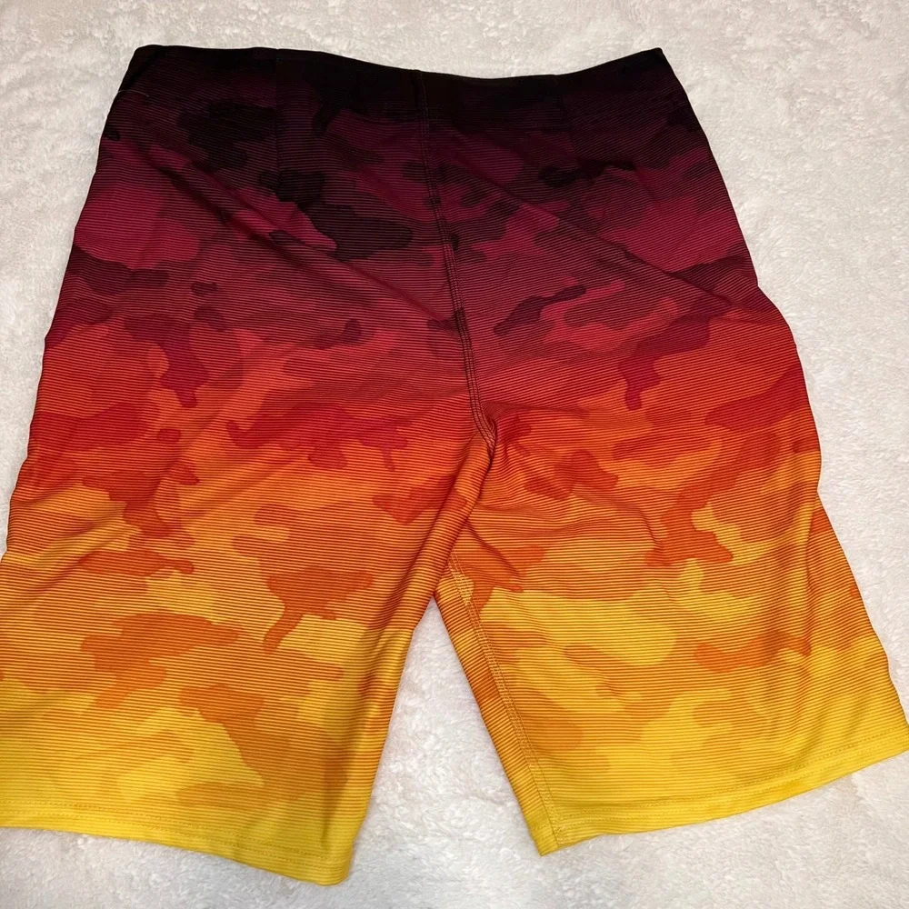O'Neill Hyperfreak Camo Fade Boardshorts Men's Size 30‎ Sunset Orange Red NWOT